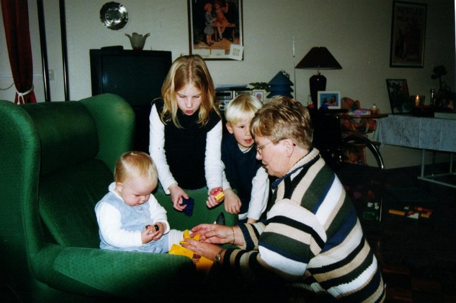 2001.11.11.01.30 ma met kleinkinderen smeets